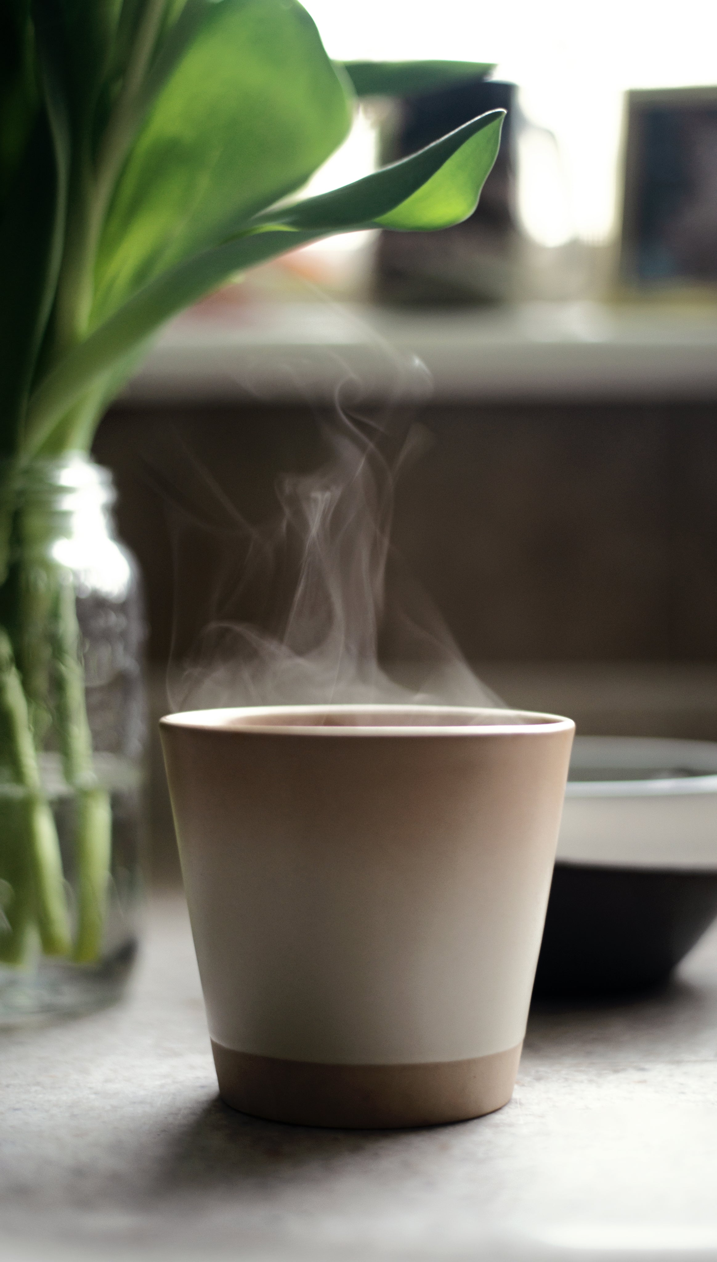 Tisane Tabioa chaude, vapeur visible pour un moment de relaxation